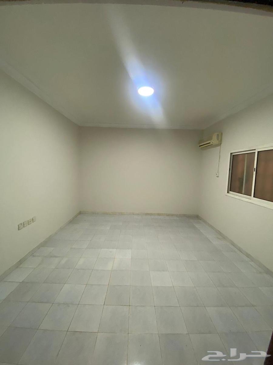 8 bedroom villa in Ishbiliyah, Riyadh 15