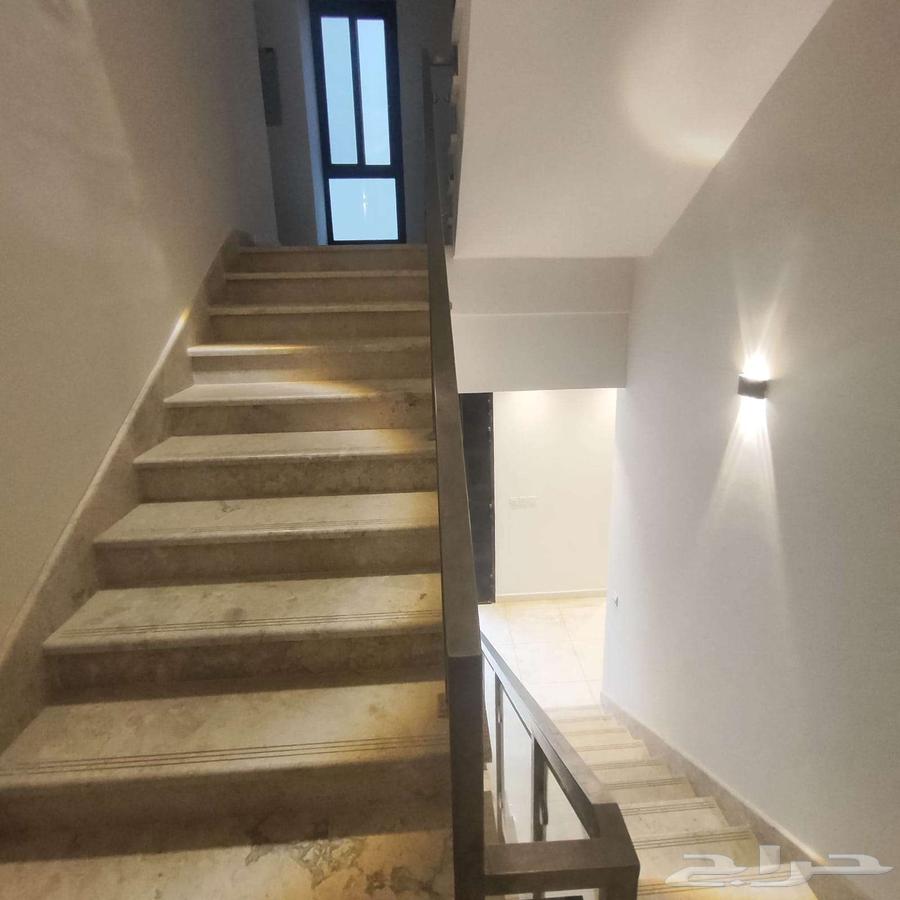 4 bedroom villa in Al Janadriyah 11