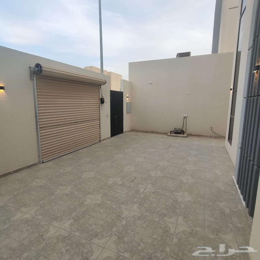 4 bedroom villa in Al Janadriyah 13