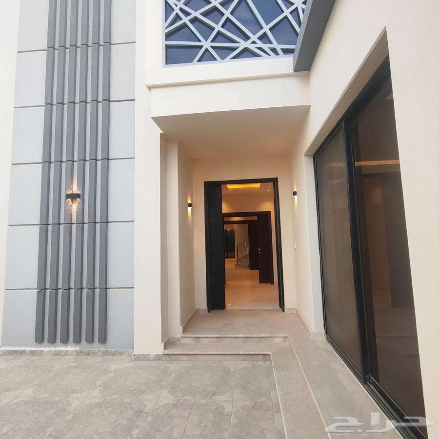 4 bedroom villa in Al Janadriyah 16