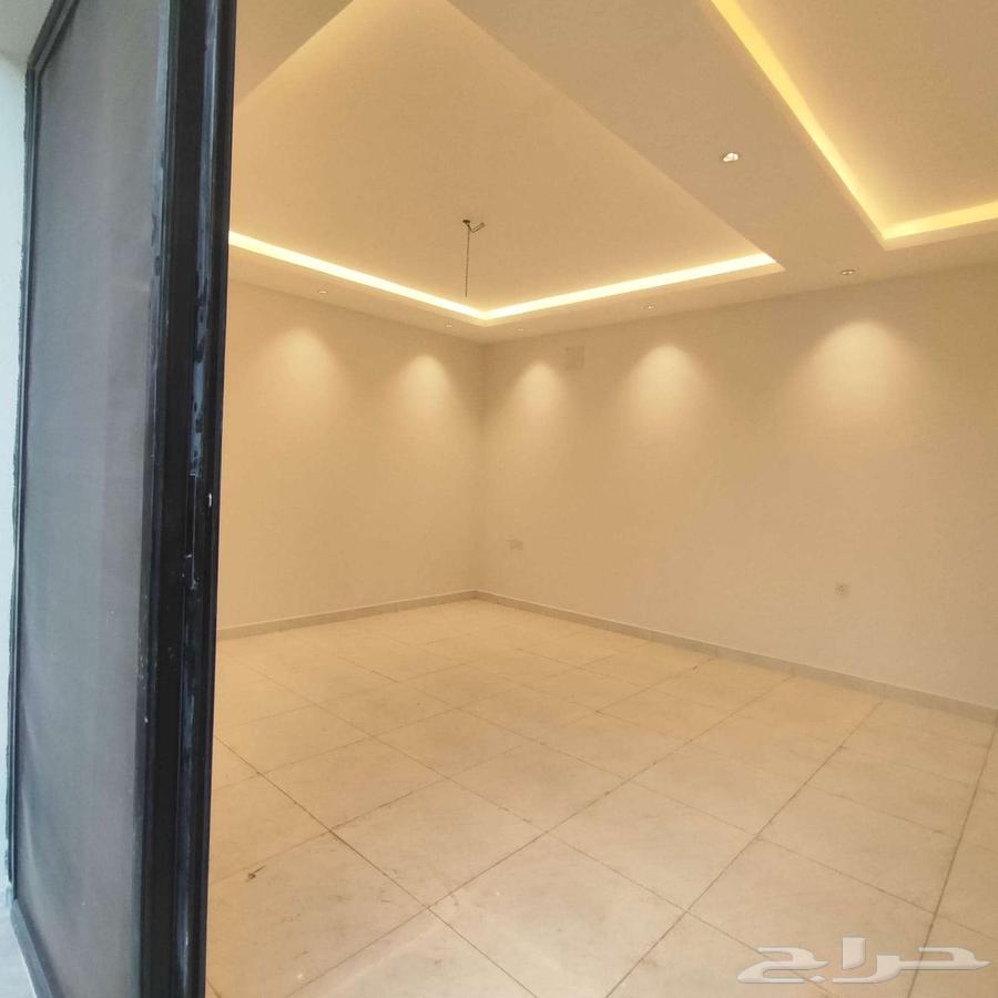 4 bedroom villa in Al Janadriyah 17