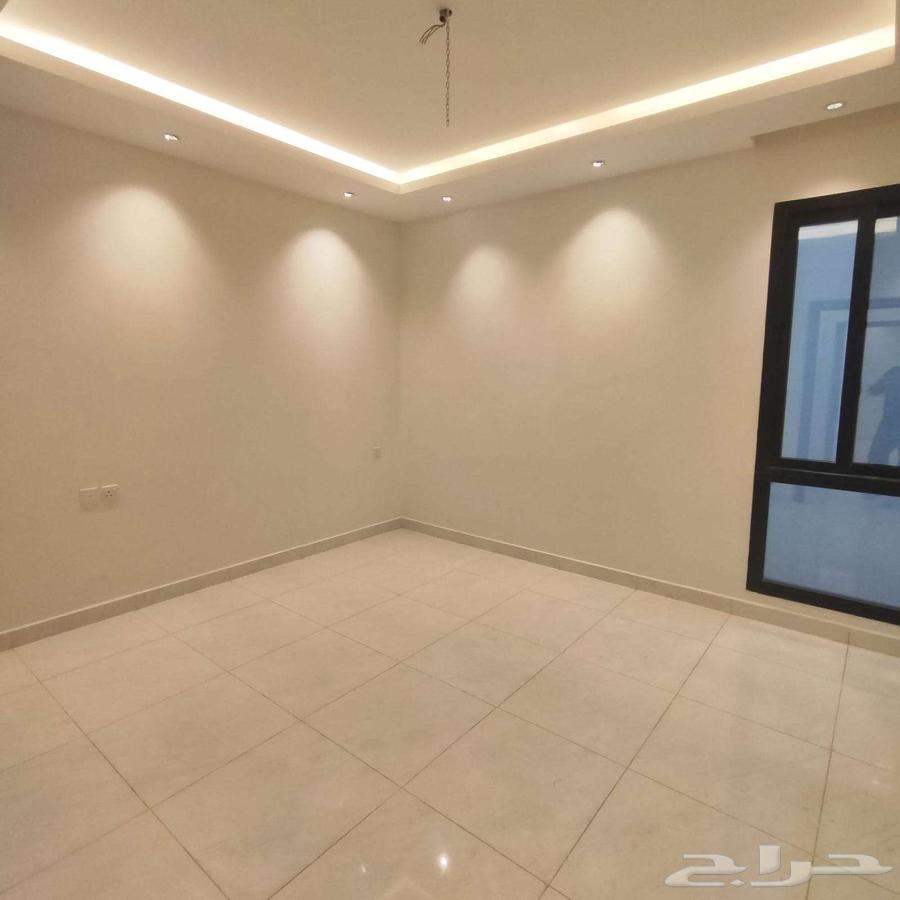 4 bedroom villa in Al Janadriyah 18