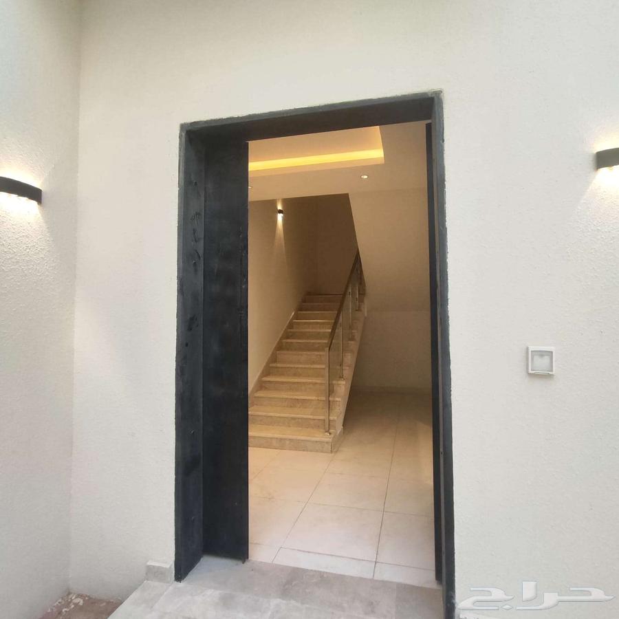 4 bedroom villa in Al Janadriyah 19