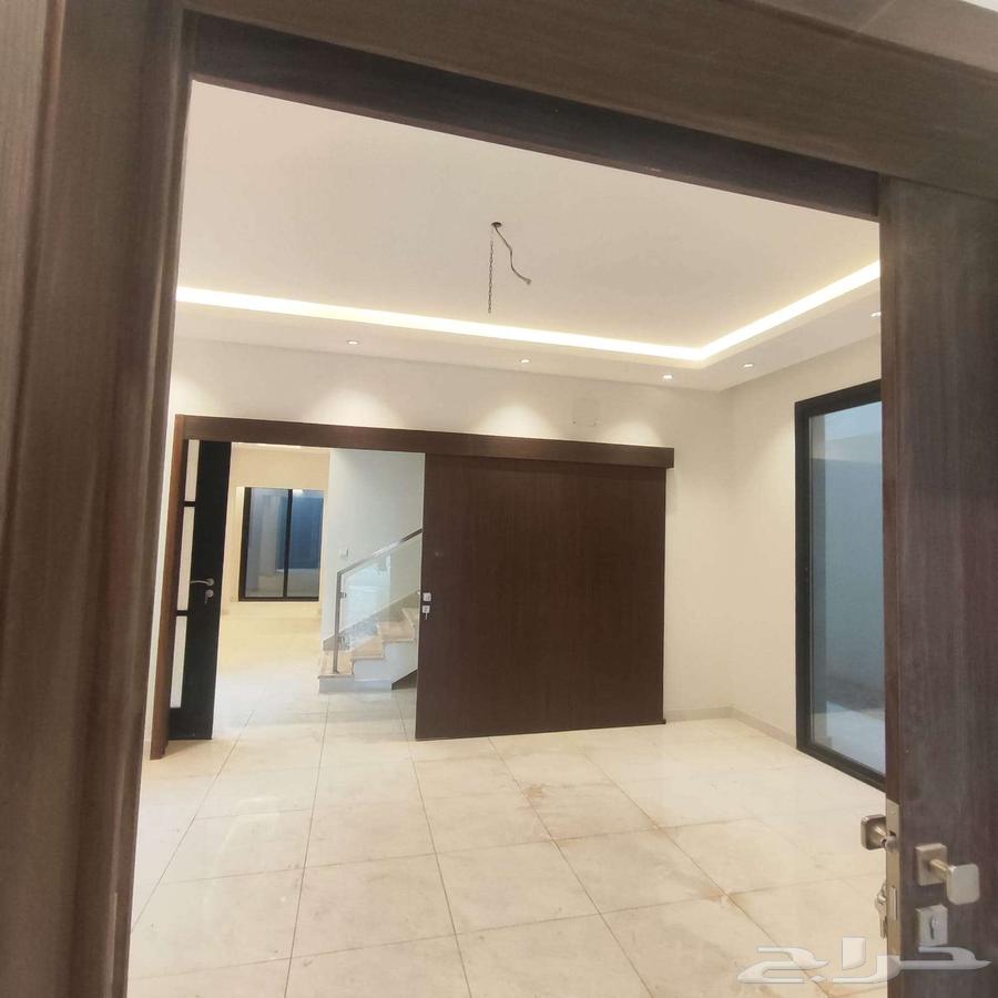 4 bedroom villa in Al Janadriyah 20