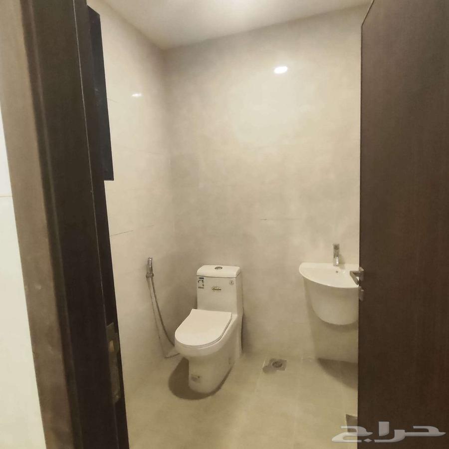 4 bedroom villa in Al Janadriyah 22