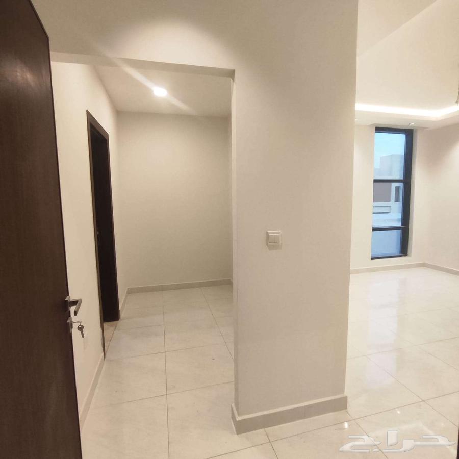4 bedroom villa in Al Janadriyah 28