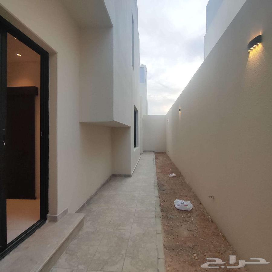 4 bedroom villa in Al Janadriyah 30