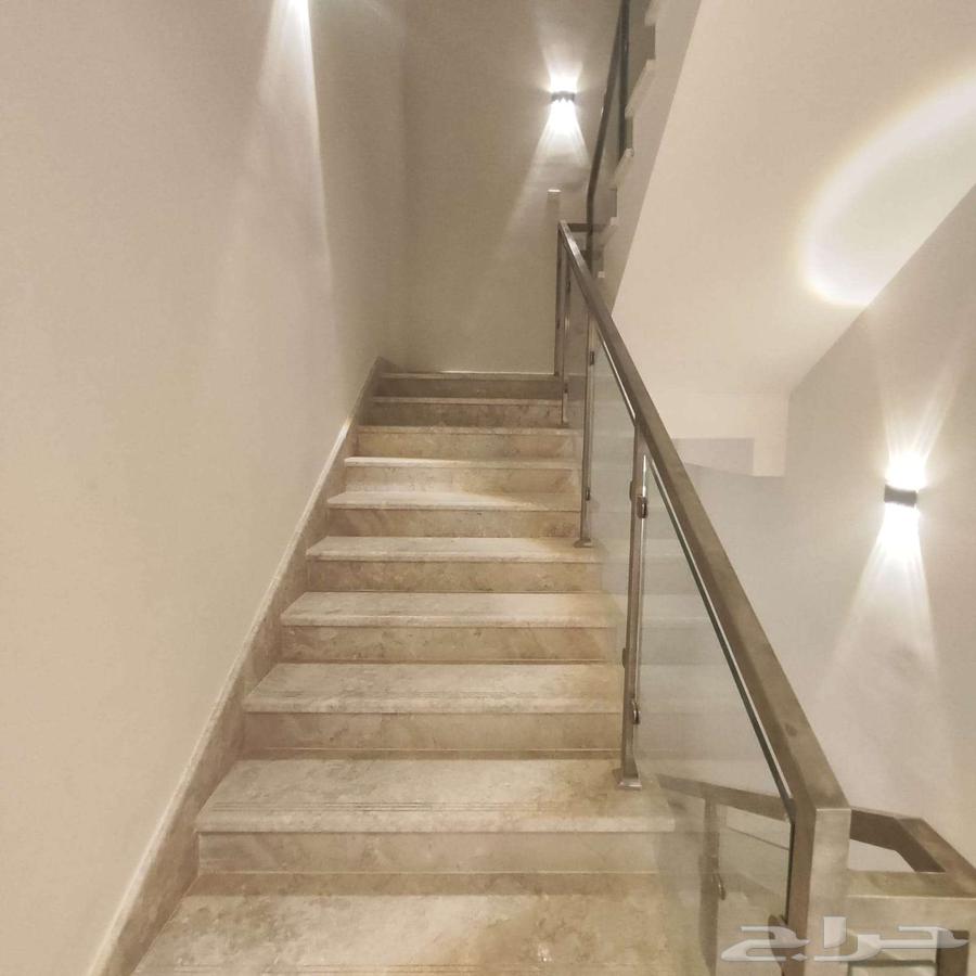 4 bedroom villa in Al Janadriyah 31