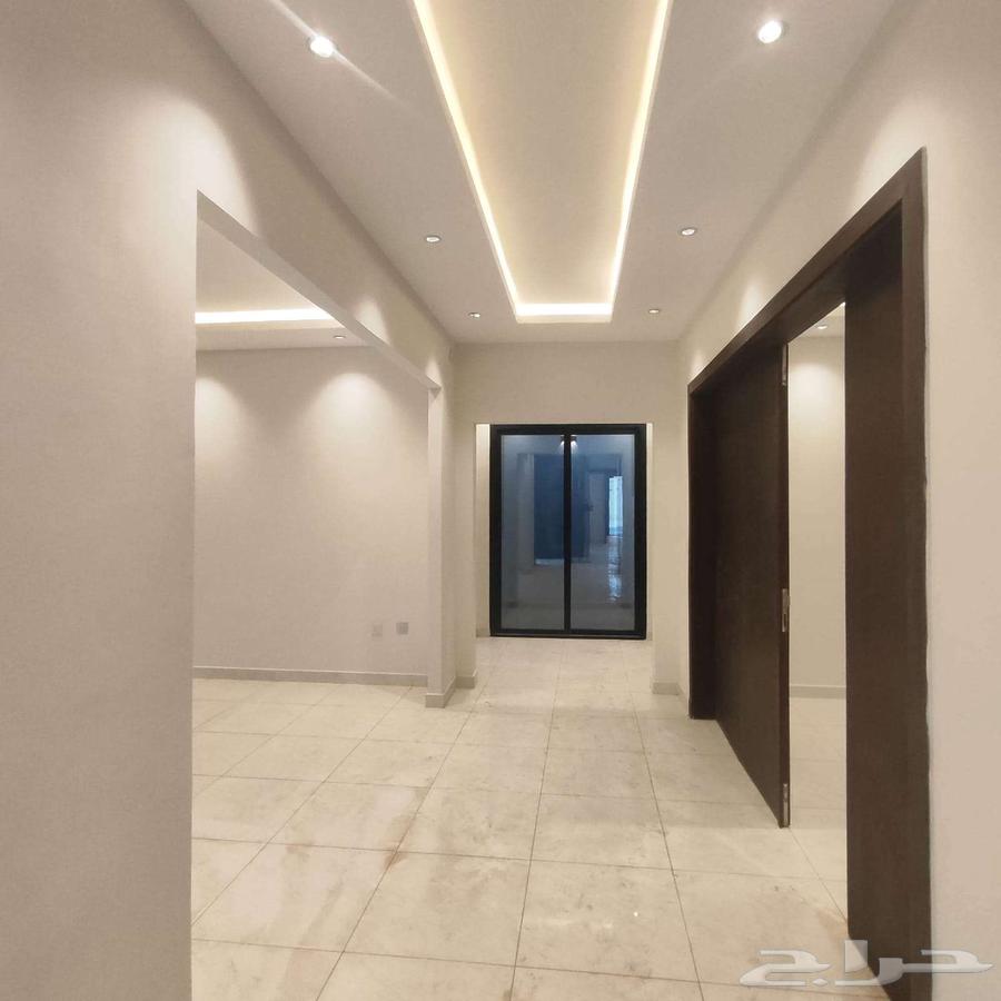 4 bedroom villa in Al Janadriyah 32