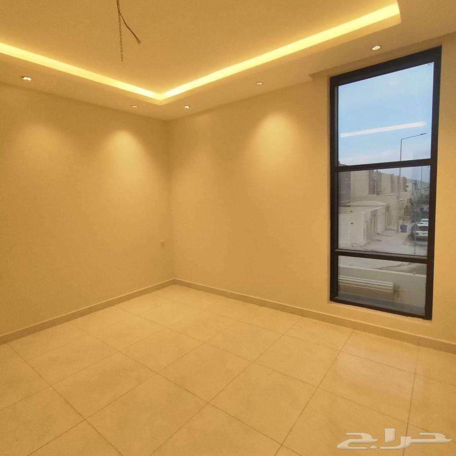 4 bedroom villa in Al Janadriyah 33
