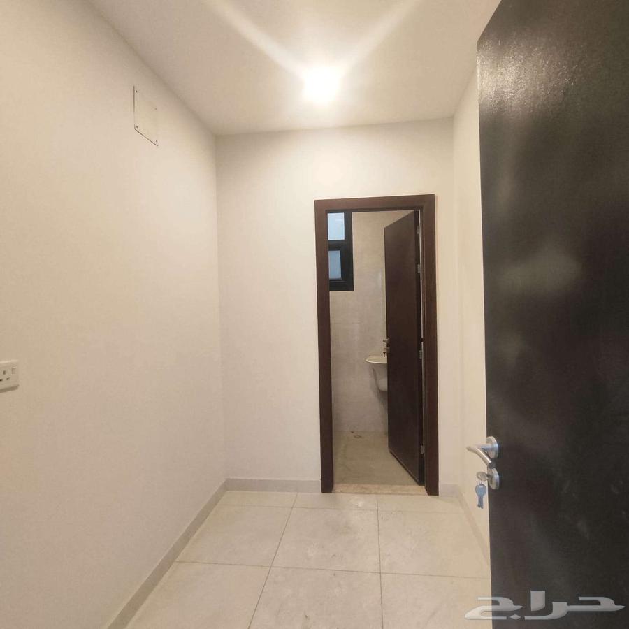 4 bedroom villa in Al Janadriyah 5