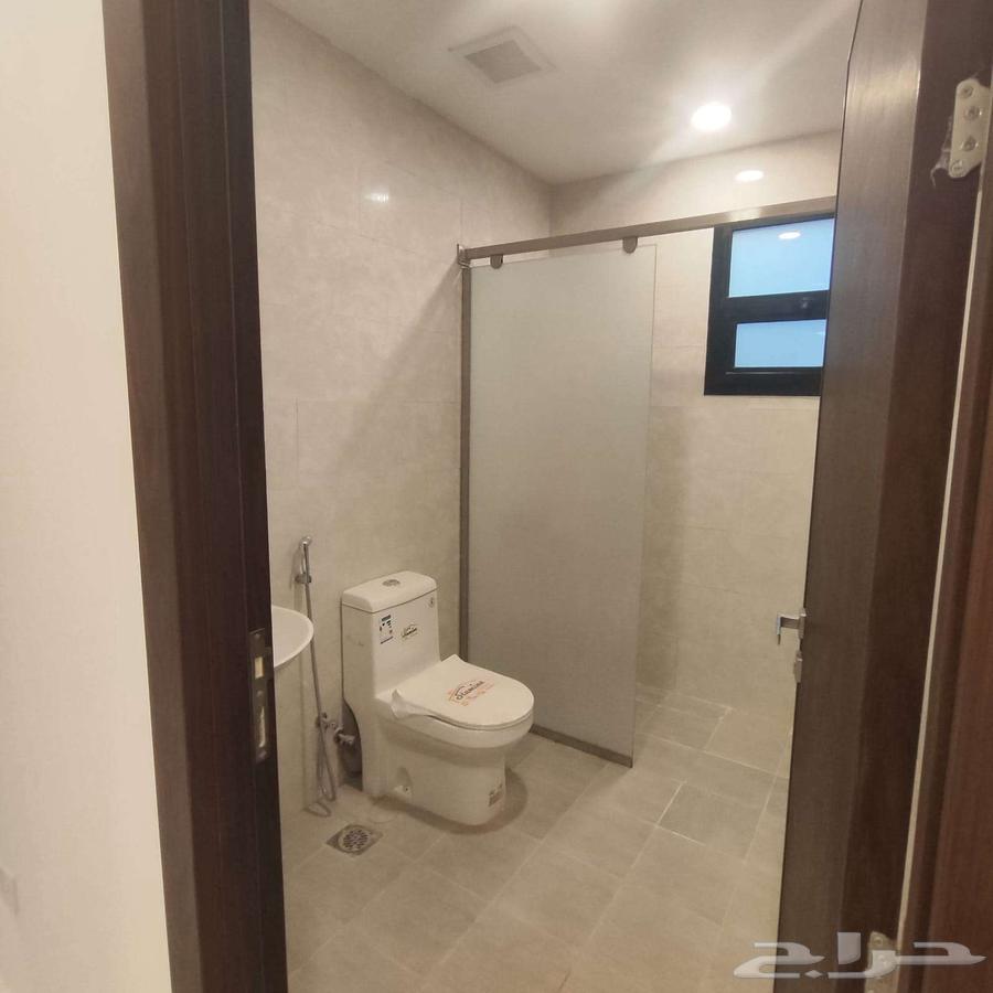 4 bedroom villa in Al Janadriyah 6