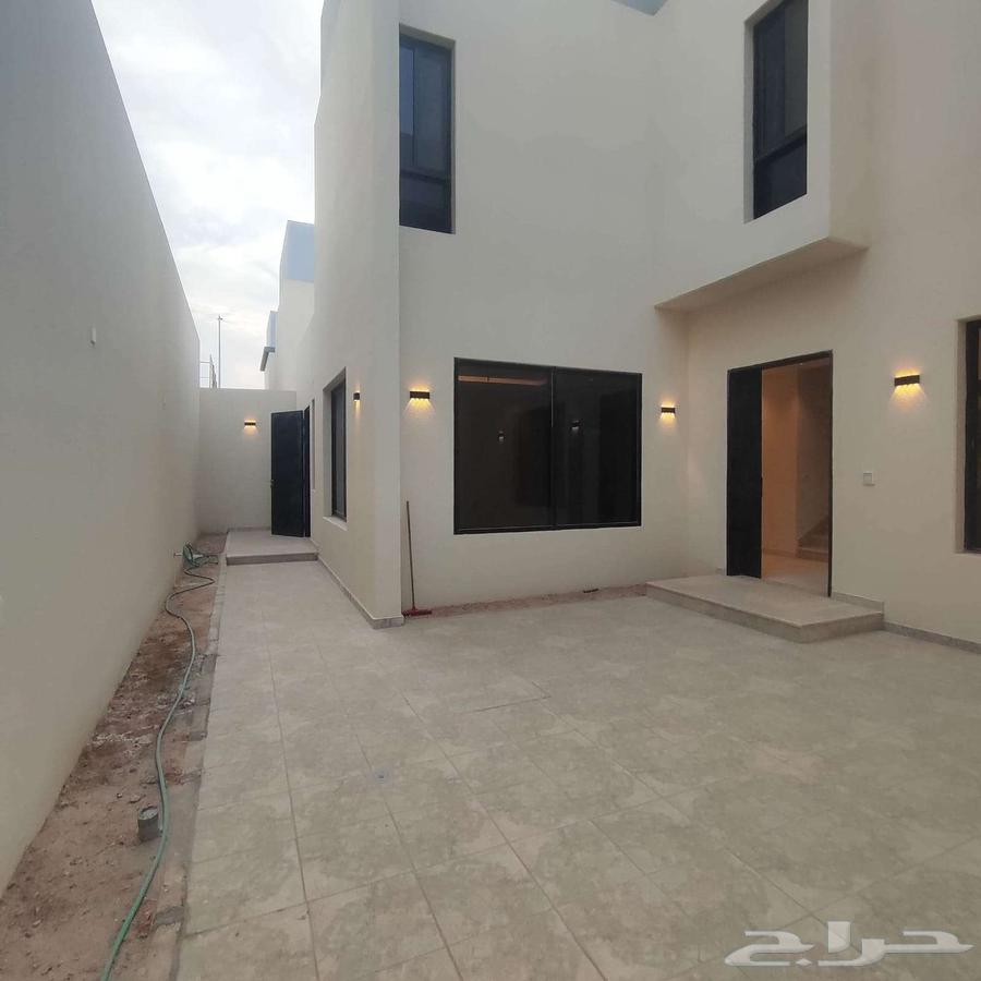 4 bedroom villa in Al Janadriyah 7