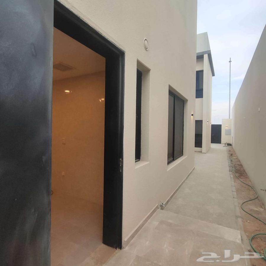 4 bedroom villa in Al Janadriyah 9