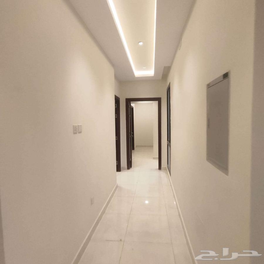 4 bedroom villa in Al Janadriyah 10