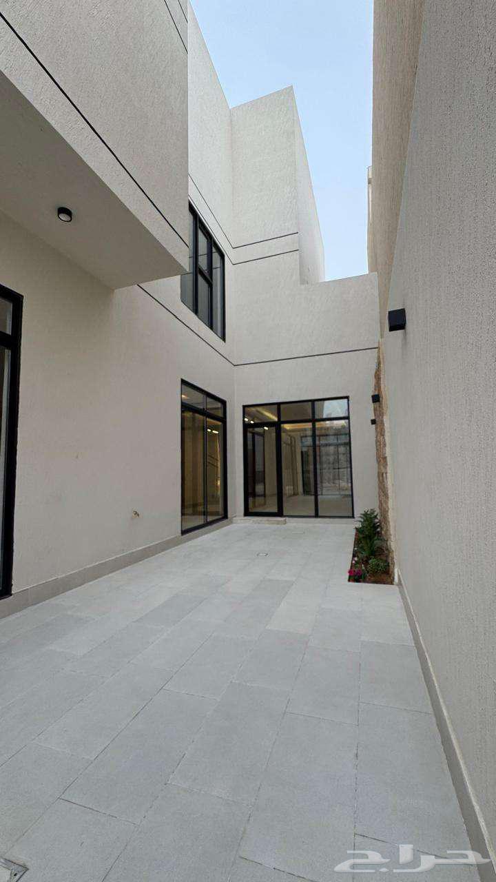 5 bedroom villa in Al Mahdiyyah 2
