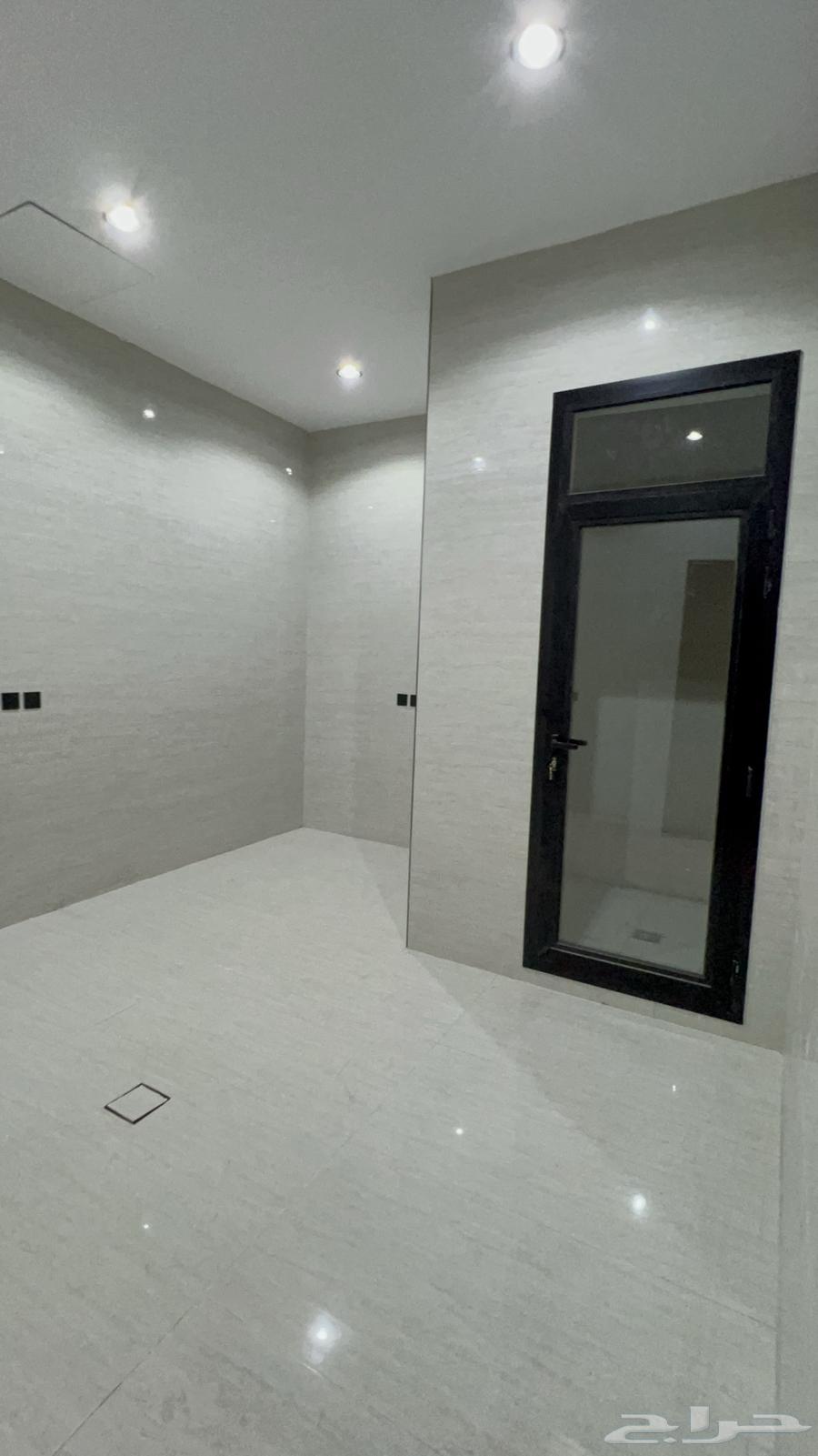 5 bedroom villa in Al Janadriyah 6