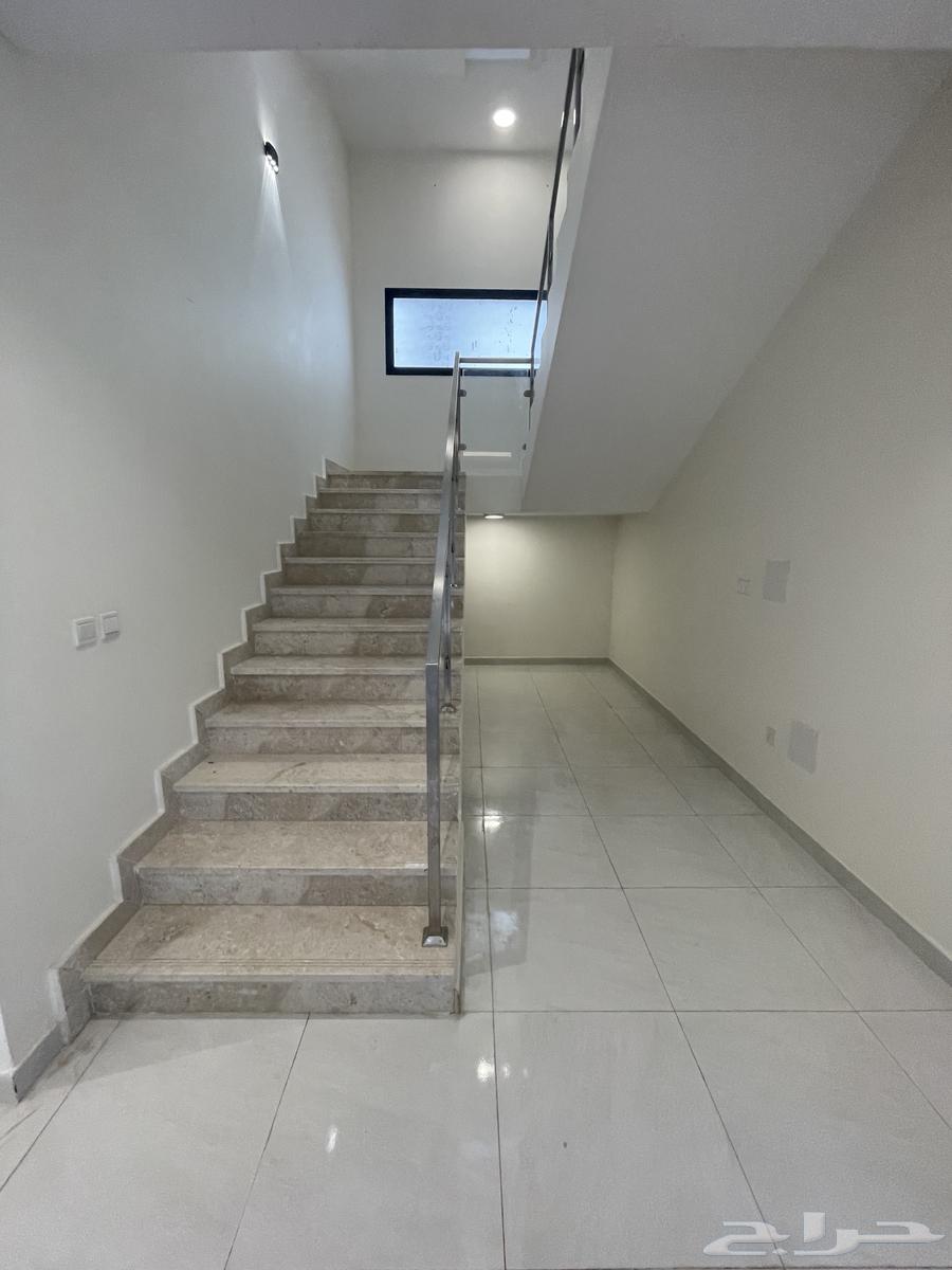 4 bedroom villa in Al Janadriyah 12