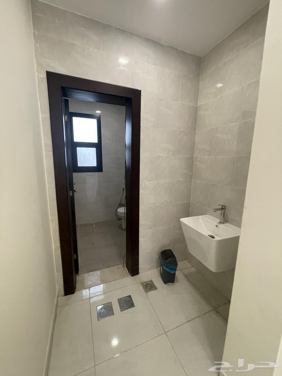 4 bedroom villa in Al Janadriyah 13