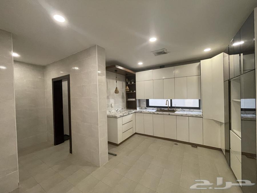 4 bedroom villa in Al Janadriyah 15