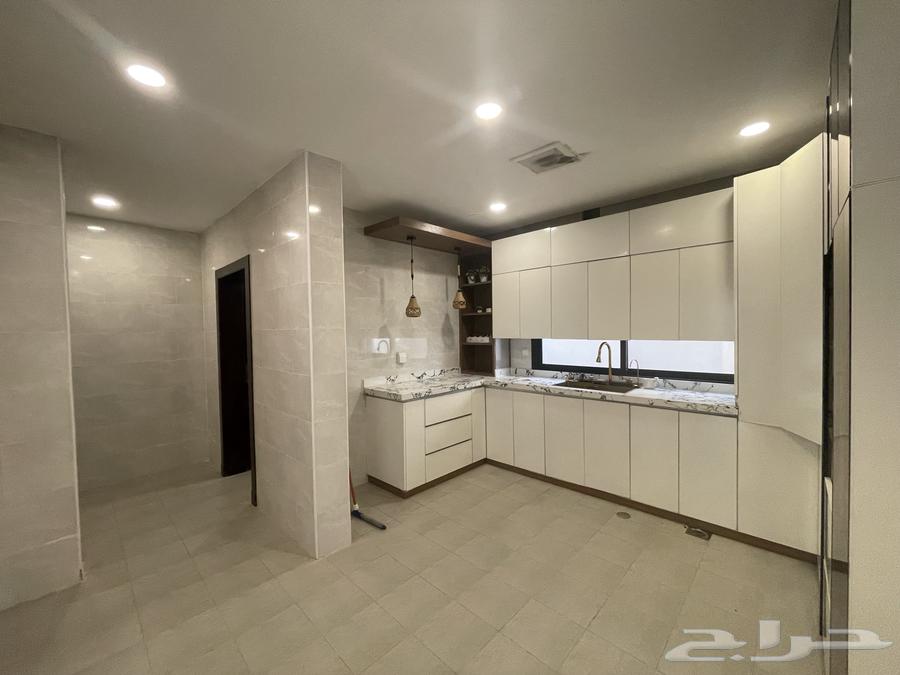 4 bedroom villa in Al Janadriyah 17