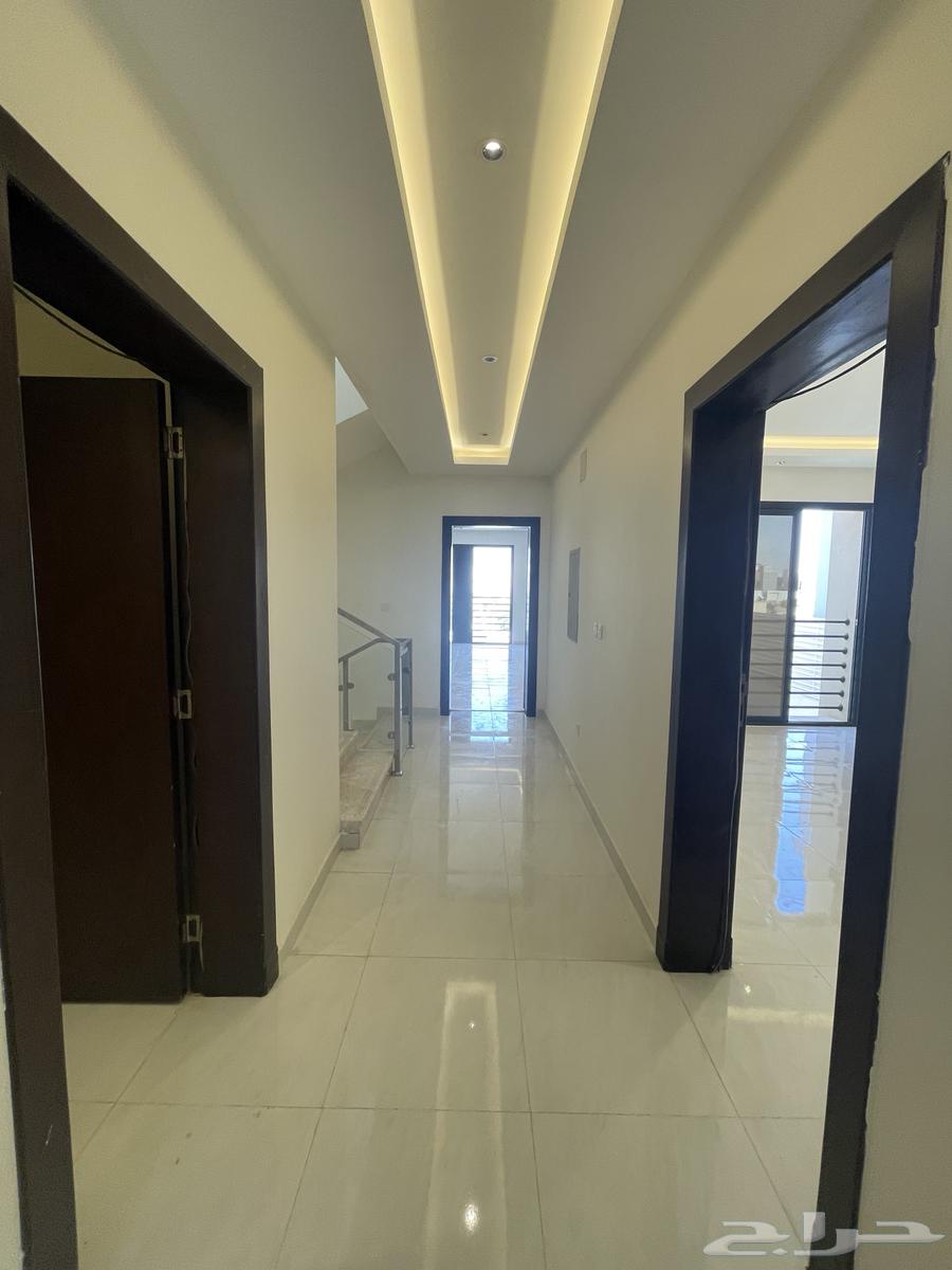 4 bedroom villa in Al Janadriyah 20