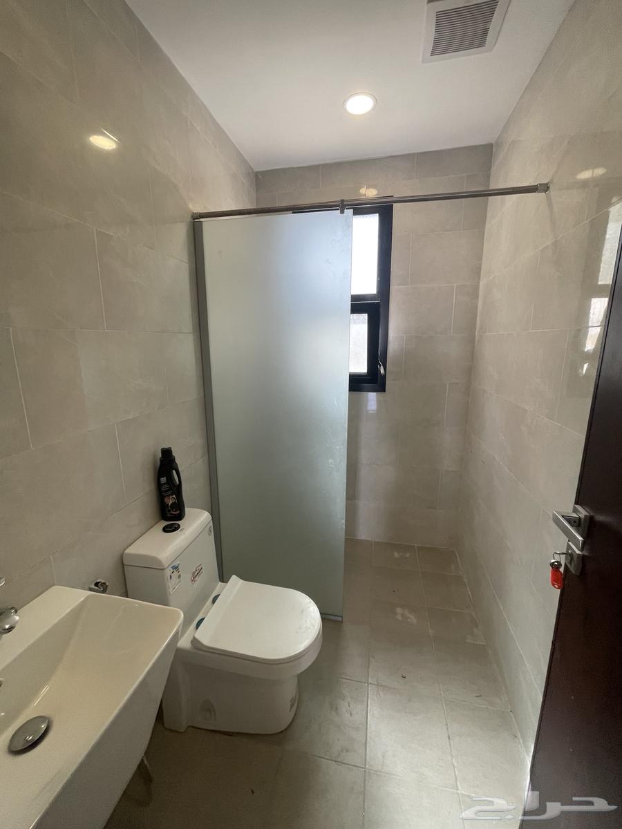 4 bedroom villa in Al Janadriyah 23
