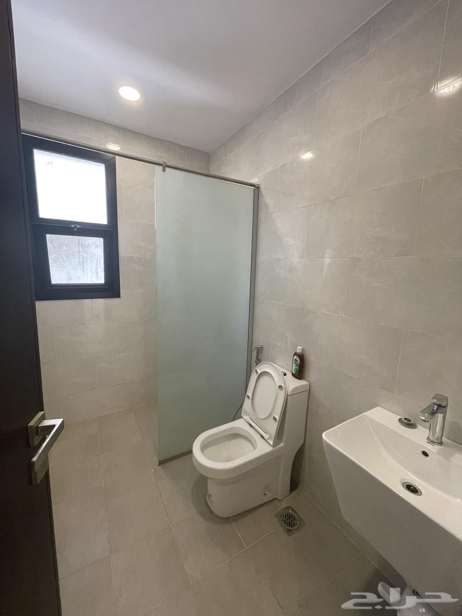 4 bedroom villa in Al Janadriyah 25