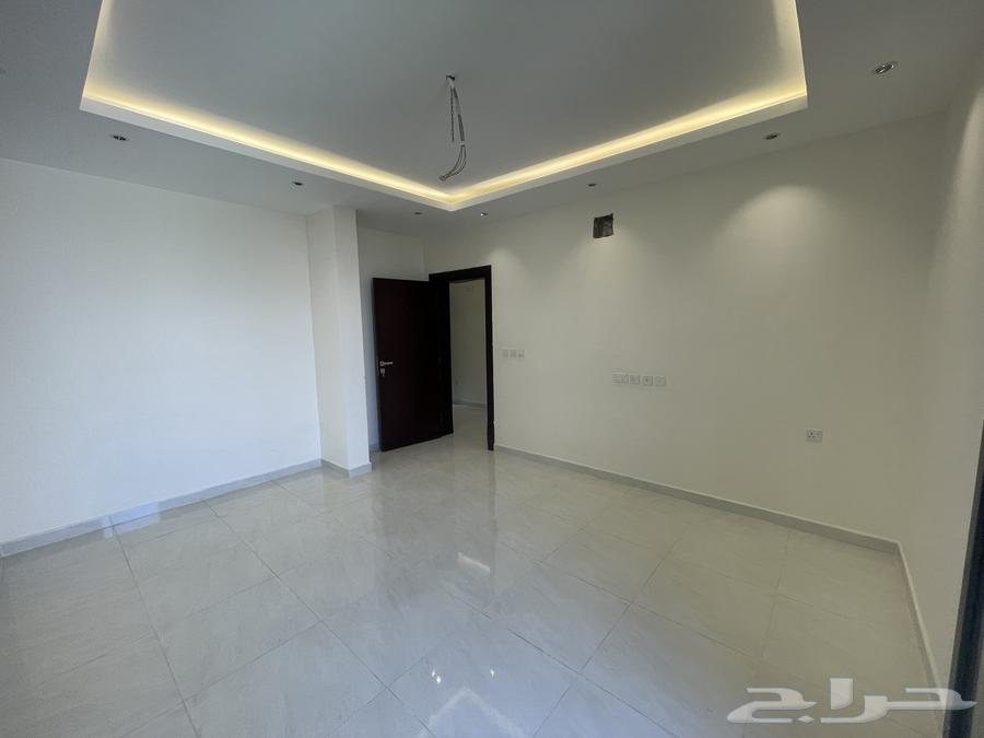 4 bedroom villa in Al Janadriyah 27