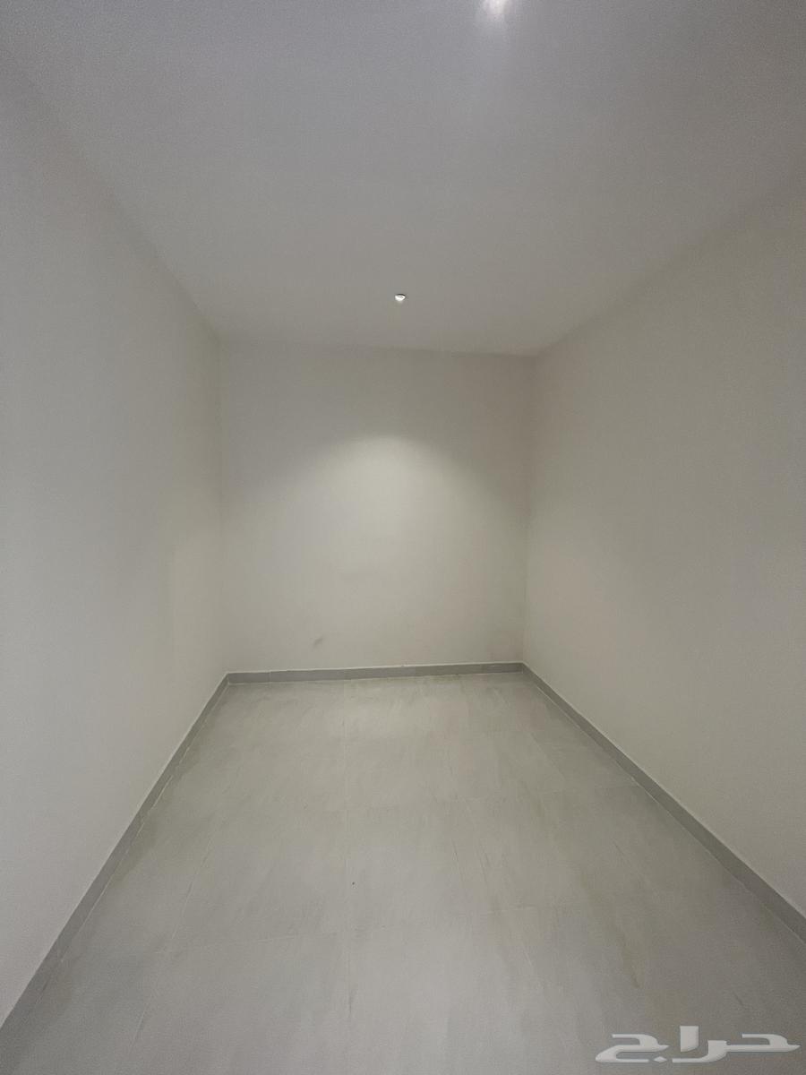 4 bedroom villa in Al Janadriyah 29