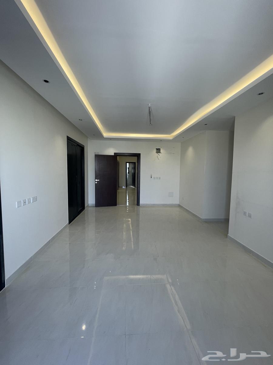 4 bedroom villa in Al Janadriyah 32