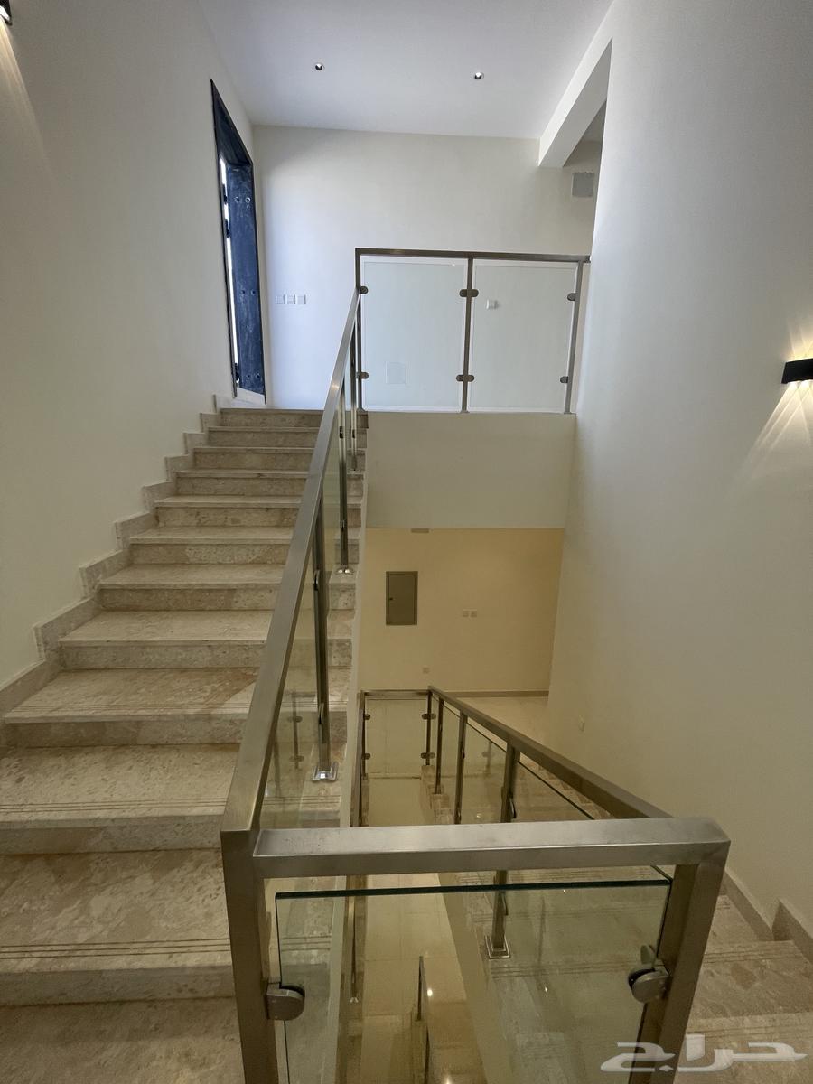 4 bedroom villa in Al Janadriyah 35
