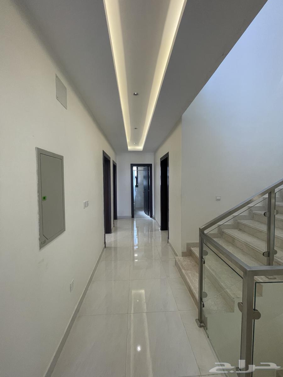4 bedroom villa in Al Janadriyah 36