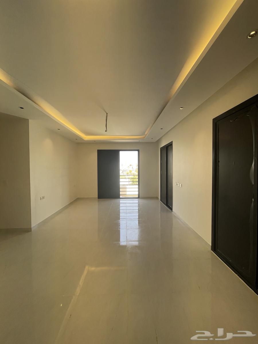 4 bedroom villa in Al Janadriyah 37