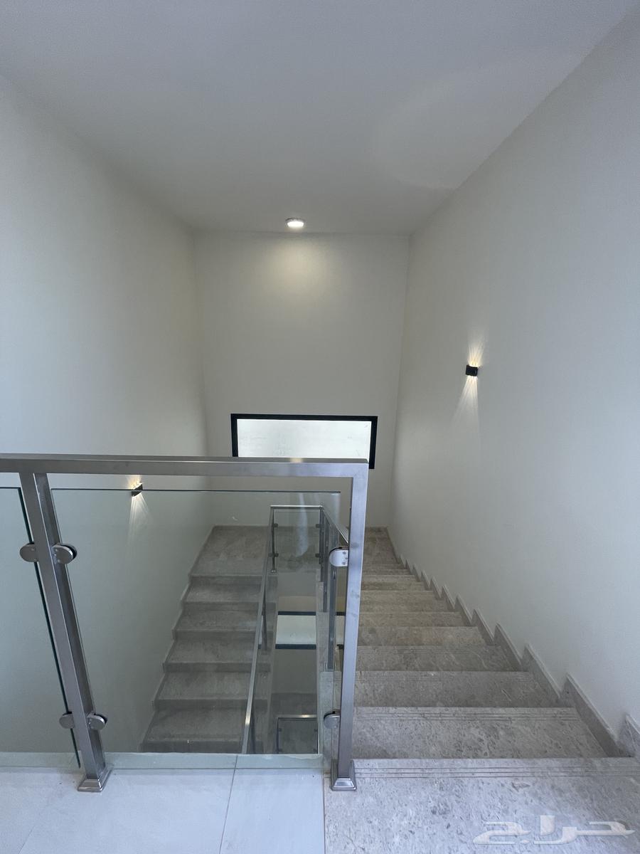4 bedroom villa in Al Janadriyah 38