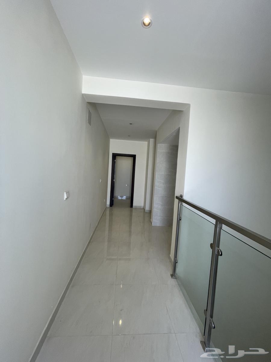 4 bedroom villa in Al Janadriyah 43