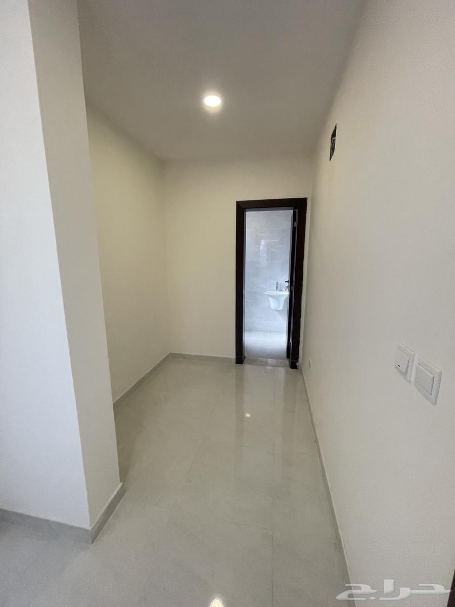 4 bedroom villa in Al Janadriyah 45
