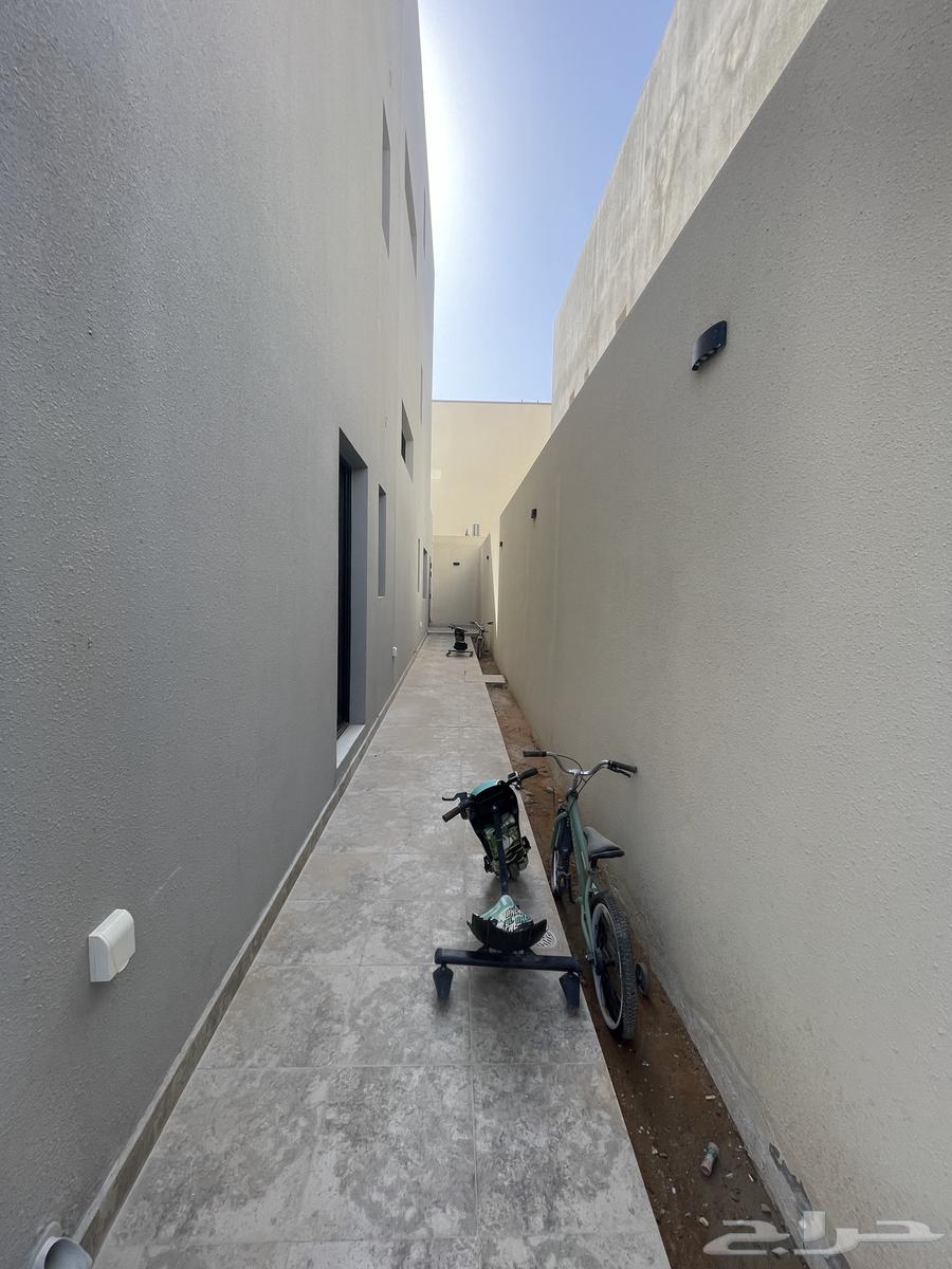 4 bedroom villa in Al Janadriyah 7