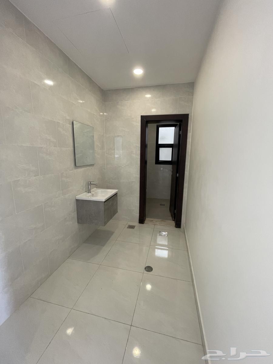 4 bedroom villa in Al Janadriyah 10