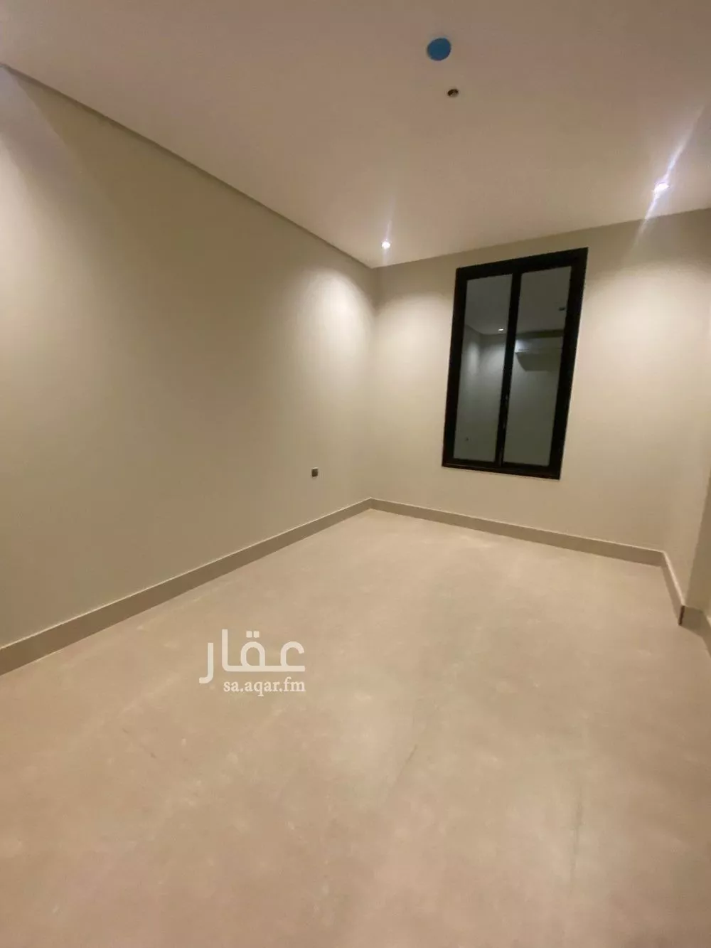 شقة 4 غرف في الحمرا 8