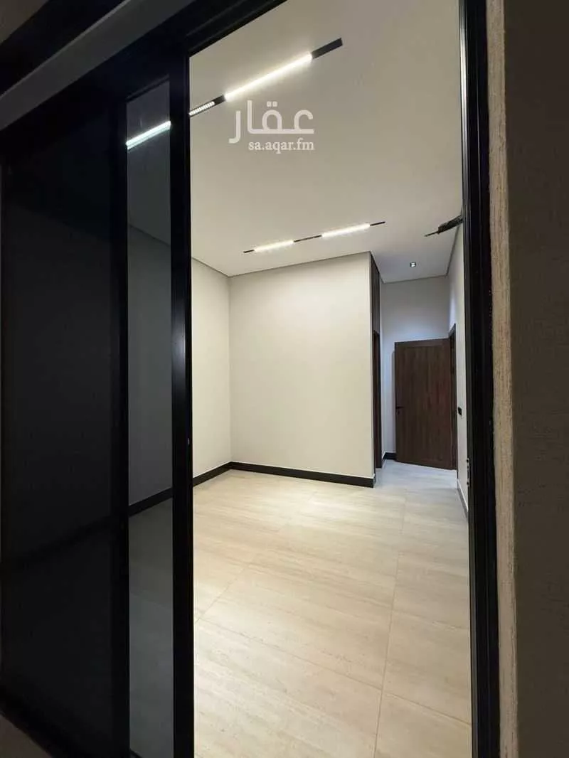 فيلا 5 غرف في العارض 12