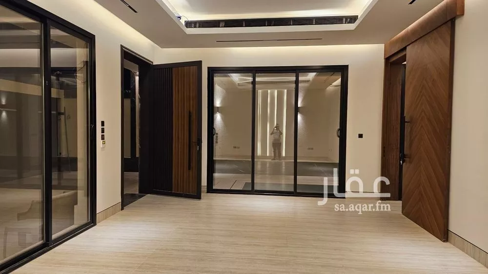 5 bedroom villa in Al Aridh 10