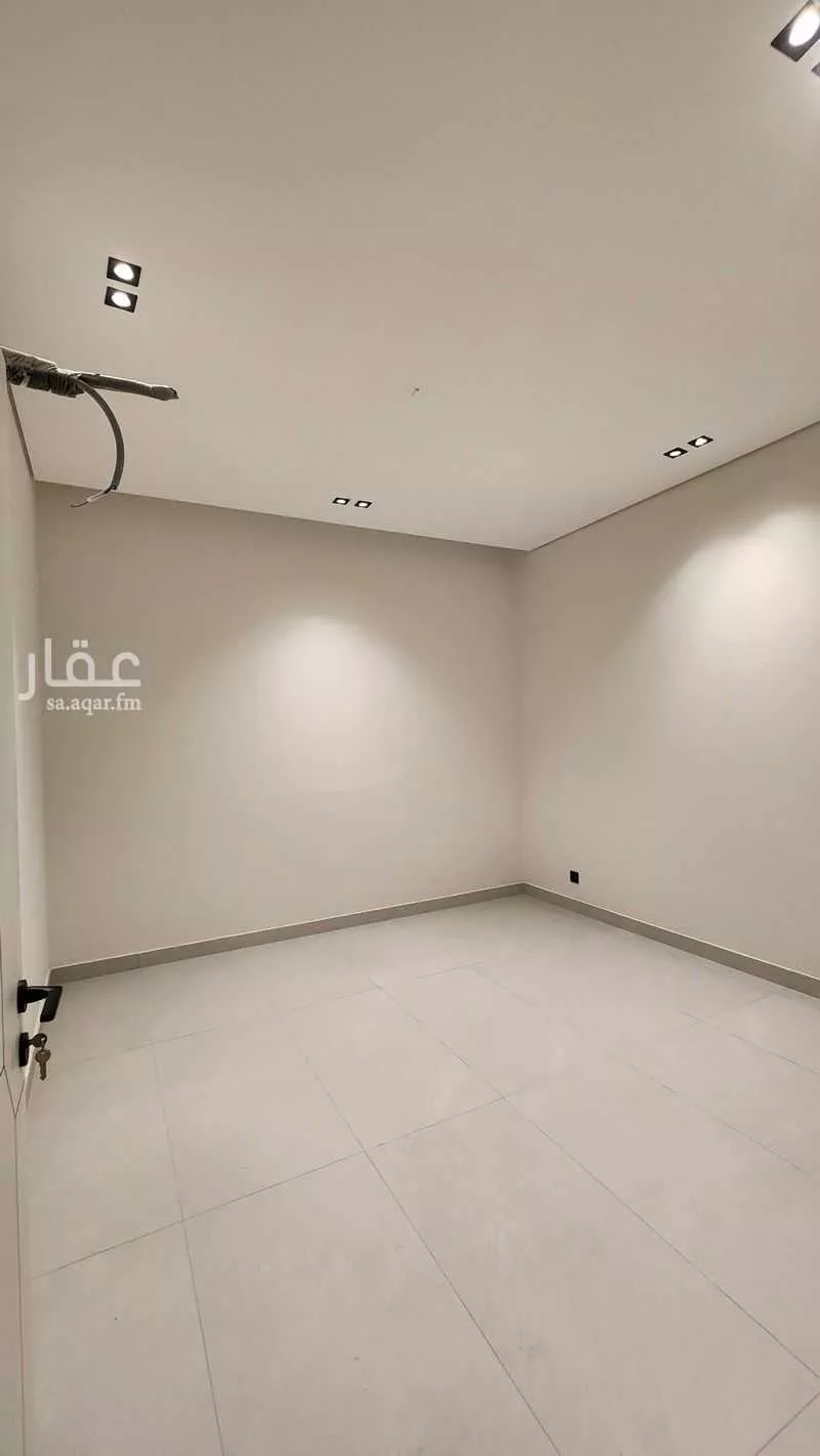 فيلا 5 غرف في الشراع 13