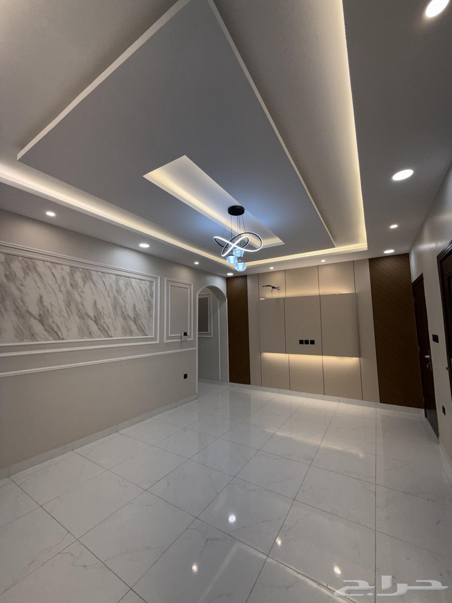 5 bedroom apartment in Muraykh 7