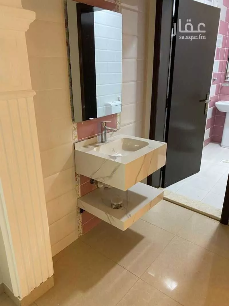 5 bedroom apartment in Al Falah 4