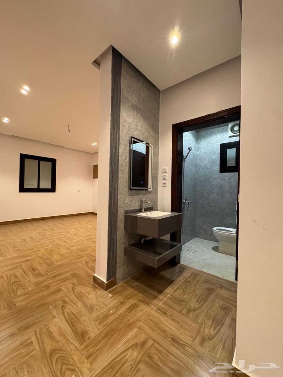 5 bedroom apartment in Muraykh 12