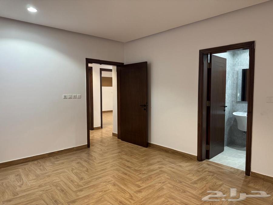 5 bedroom apartment in Muraykh 32