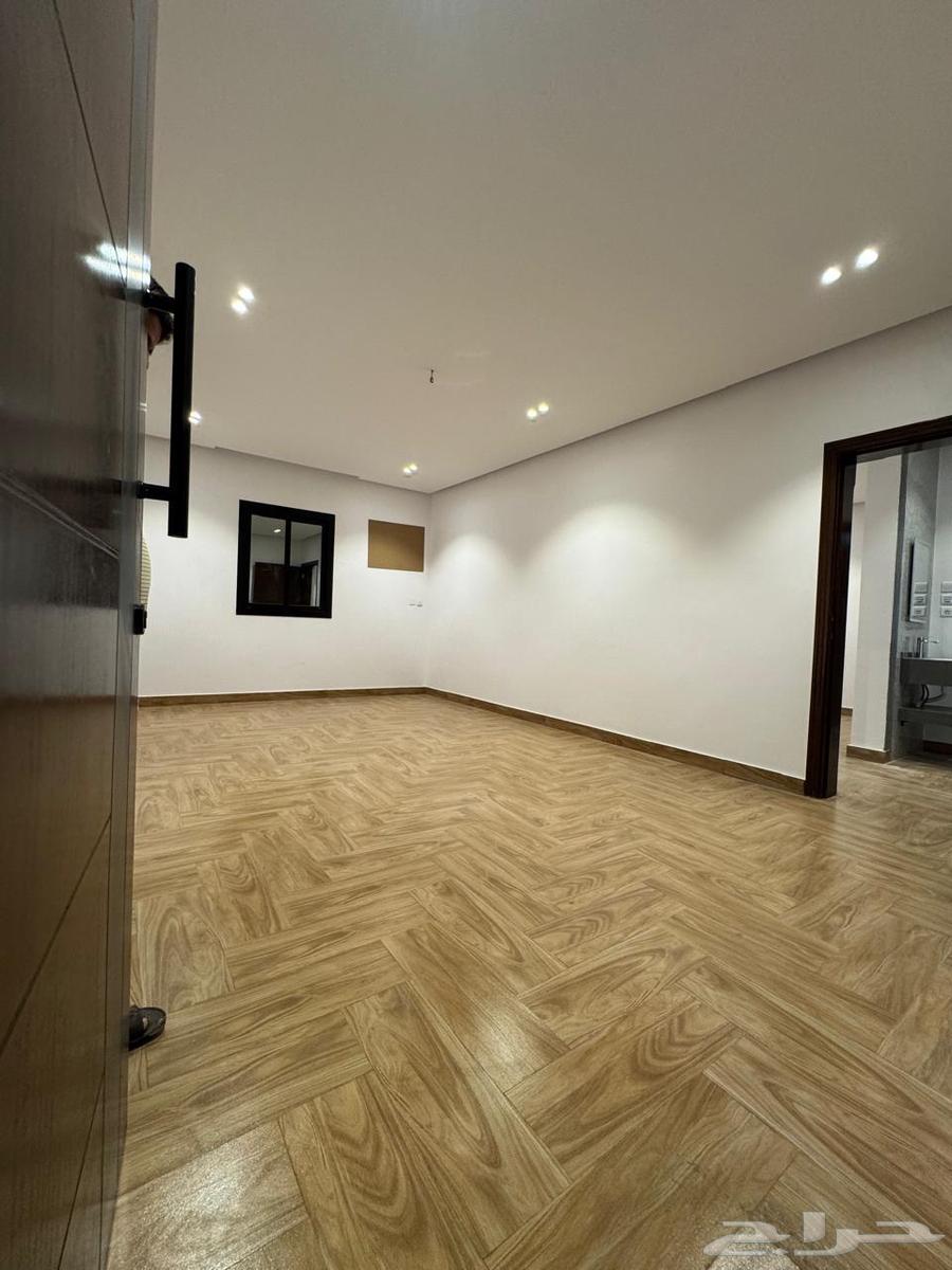 5 bedroom apartment in Muraykh 7