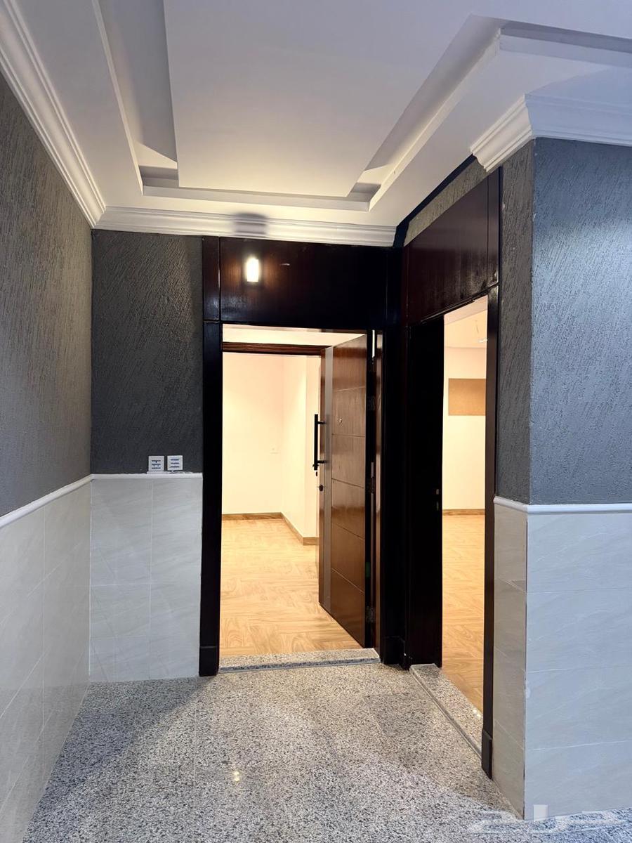 5 bedroom apartment in Muraykh 9