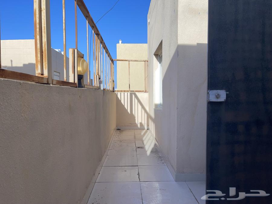 فيلا 8 غرف في الشراع 22
